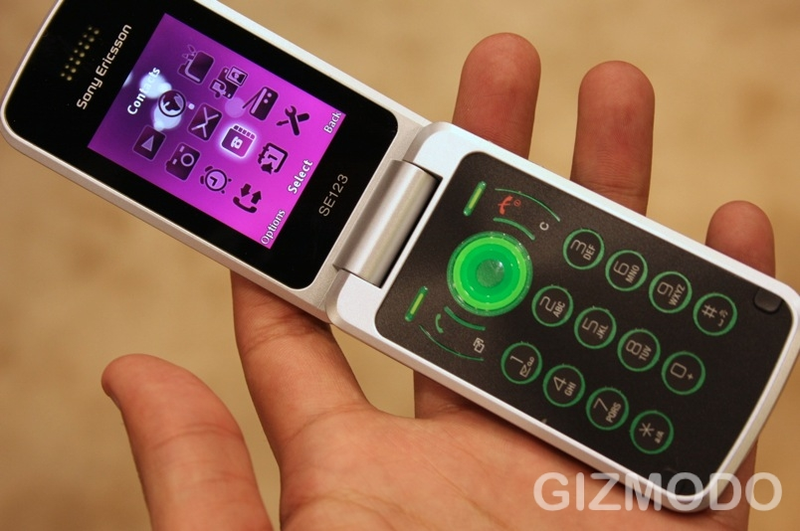 Illustration for article titled Sony Ericsson T707: Who Says More of the Same Is a Bad Thing?
